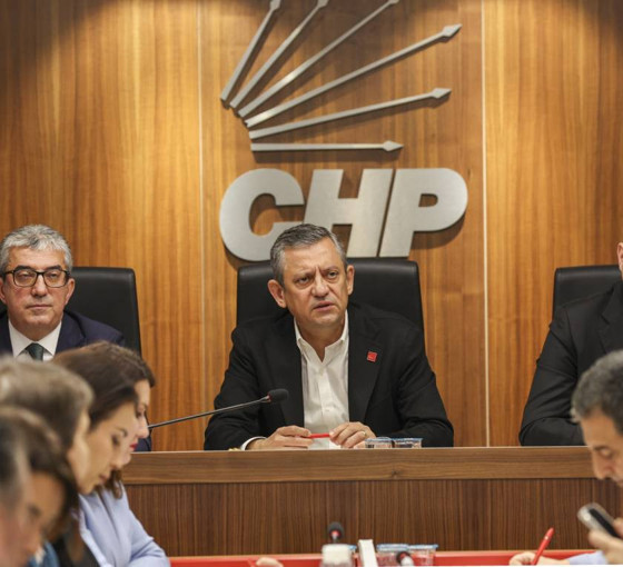 Özgür Özel, CHP İstanbul İl Başkanlığı’nda milletvekilleri ile bir araya geldi