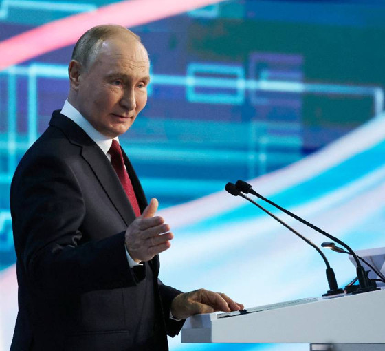 Putin, yemin etmesine birkaç saat kala Trump'ı tebrik etti