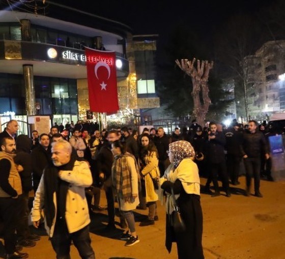 DEM Parti Eş Genel Başkanlarından kayyım tepkisi: 'Siyasi hilekarlıkla demokrasi yan yana olmaz'