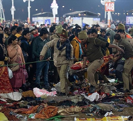 Dünyanın en büyük dini festivali: Hindistan'daki Maha Kumbh'ta izdiham çıktı