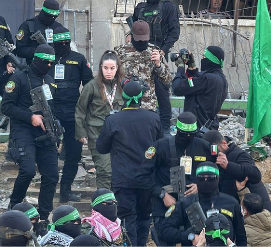 Esir takasının üçüncü turu: Hamas, İsrailli kadın askere 'esareti tamamlama sertifikası' verdi