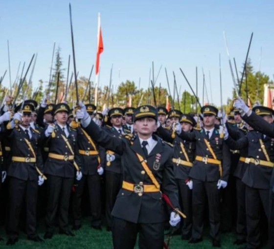 Teğmenlerle ilgili kararda 5 üye 'ihraç' dedi, 4 üye karşı çıktı