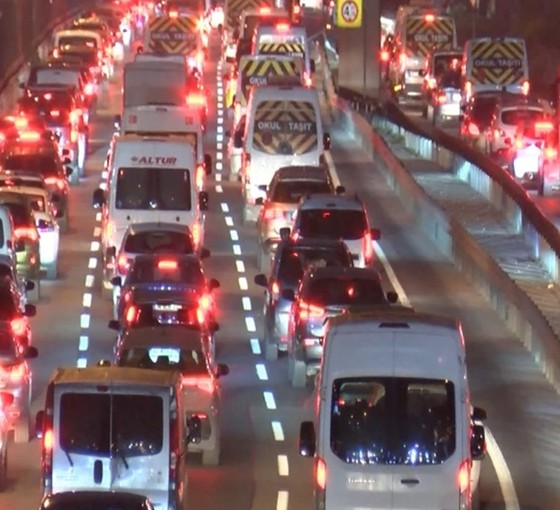 İstanbul'da ara tatilin ardından trafik yoğunluğu