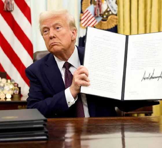 Trump, 'İran'a karşı azami baskı' kararını imzaladı