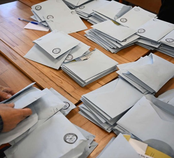 Son ankete göre partilerin oy oranları: CHP kıl payı önde