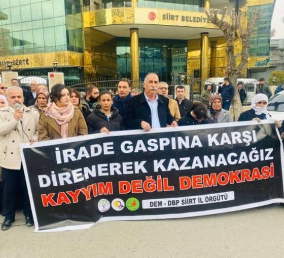 Siirt'te kayyım protestosu: 'Badem bıyıklı hırsız sosyal medya fenomeni olma peşinde'