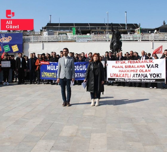 Atama bekleyen öğretmenler Urfa'da eylem yaptı: Mülakatlı değil, liyakatli atama istiyoruz
