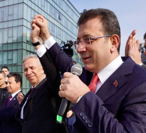 Özgür Özel: O fotoğraftan bir adım geriye gidersek Türkiye'ye diz çöktürecekler