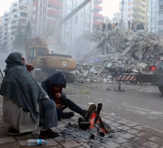 Adana'da depremde 96 kişinin öldüğü Alpargün Apartmanı’na ruhsat veren kamu çalışanlarına dava