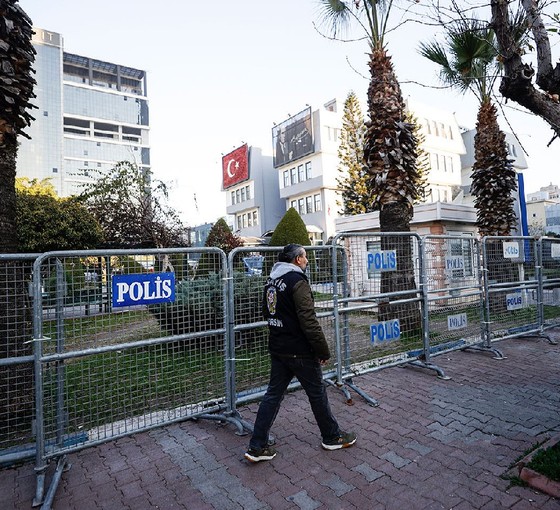 Kayyım atanan Akdeniz Belediyesi’nde 4 kişi daha işten çıkarıldı