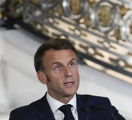 Macron: Fransa, SDG güçlerine borçludur