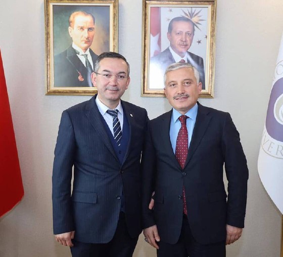 Eski AKP'li başkan üniversiteye sekreter yapıldı