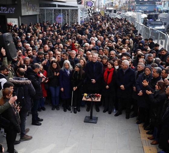 Bakırhan Van'da konuştu: Öcalan, barış için çalışırken beyefendiler kayyım atıyor
