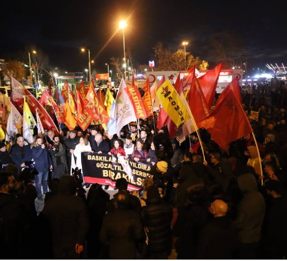 İstanbul'da HDK operasyonu protestosu: Barış görüşmeleriyle bu manzara aynı karede olamaz