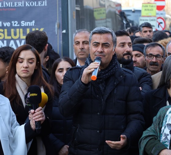 Van'da kayyım protestoları... Abdullah Zeydan: Halkın sinir uçlarıyla oynamayın
