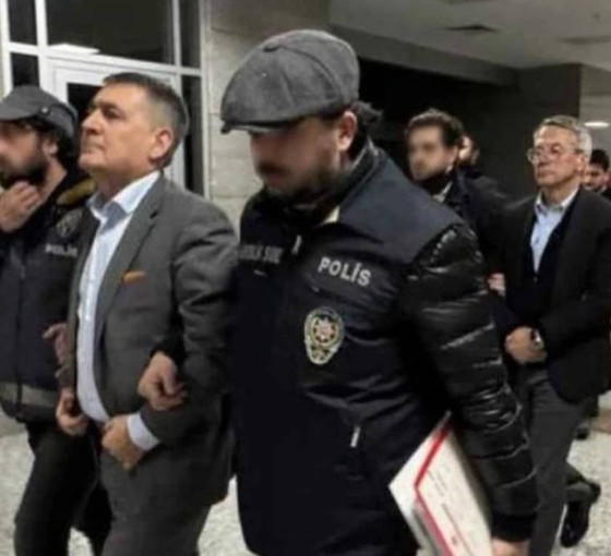 TÜSİAD üyesi paylaştı: 'Gözaltı fotoğrafı onur nişanesidir'