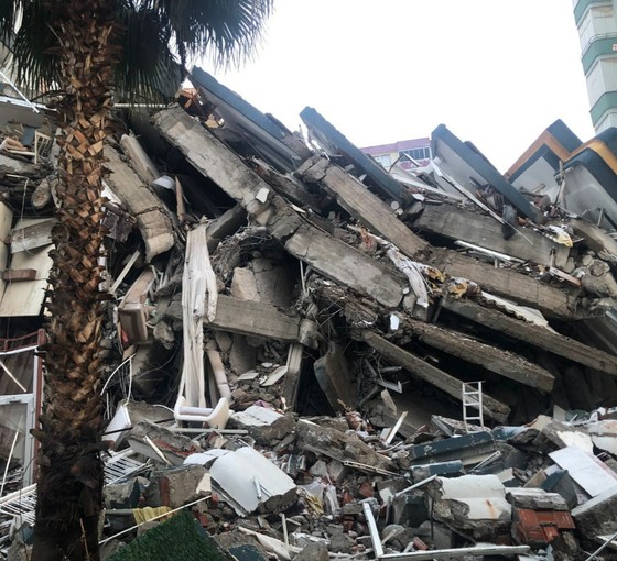 Depremde 200 kişinin öldüğü 5 binada sorumlular 1 gün bile tutuklu kalmadı