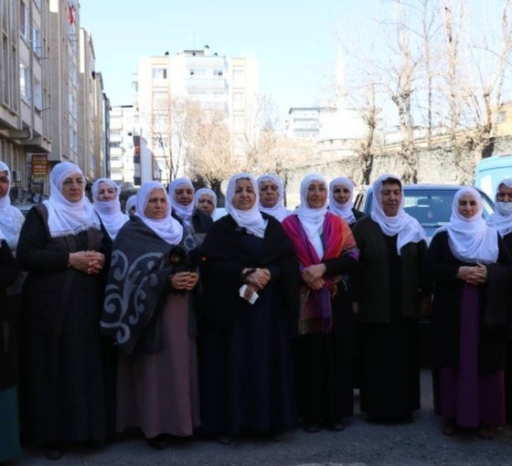 Barış Anneleri'nden asker annelerine çağrı: 'Artık tabut kucaklamayalım'