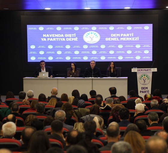 DEM Partili vekil ve belediye eşbaşkanları toplandı