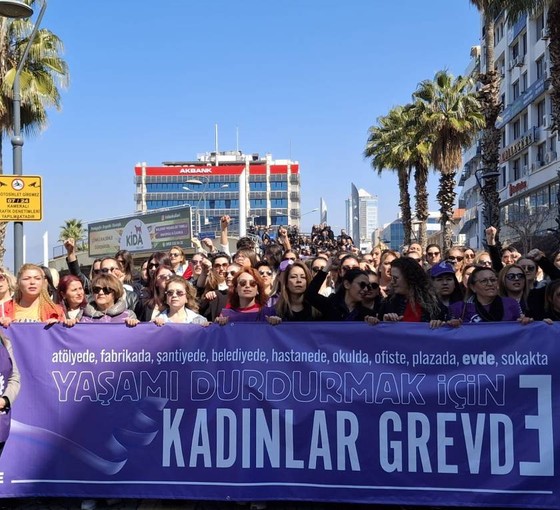 8 Mart etkinlikleri: Birçok kentte kadınlar greve gitti