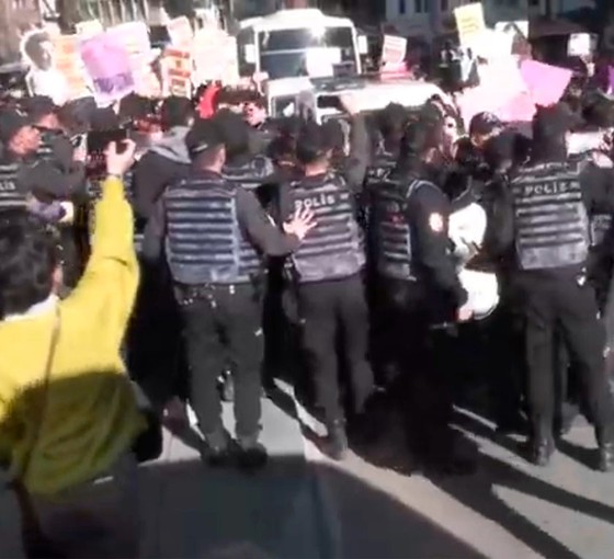 Ankara'da 8 Mart eylemine polis engeli