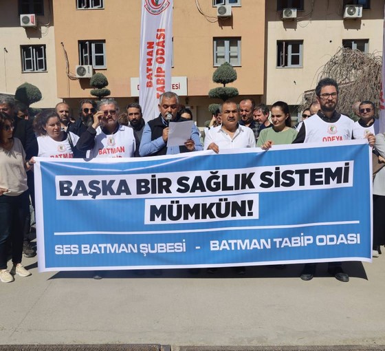 Sağlık emekçileri birçok kentte greve gitti