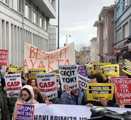 Eylemler ikinci gününde: Üniversitelerde öğrenciler ayakta