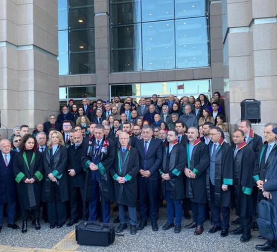 İstanbul Barosu yöneticilerinin görevlerine son verildi