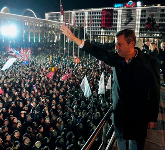 Özel Saraçhane'de konuştu: 'Taksim'i geri alacağız, Saraçhane'yi kayyımına vermeyeceğiz'