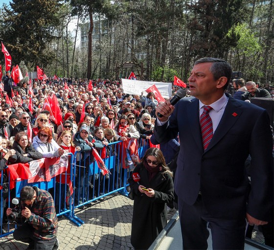 Özgür Özel: Bütün Türkiye'yi meydanlara, sokaklara davet ediyorum