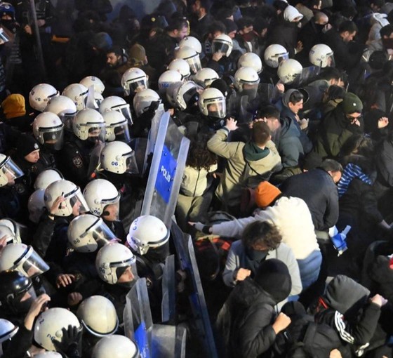 İmamoğlu protestoları: Birçok kentte ev baskını, 343 gözaltı