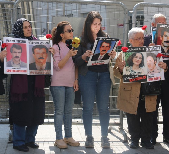 Cumartesi Anneleri: Karanfillerimizi bırakacak bir mezar taşı gösterin