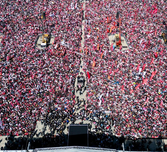 Yüzbinler Maltepe'de toplandı: 'Hükümet istifa' sesleri
