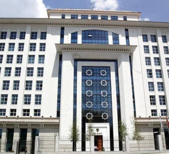 Özel harekat polisi AKP Genel Merkezi önünde intihar etti