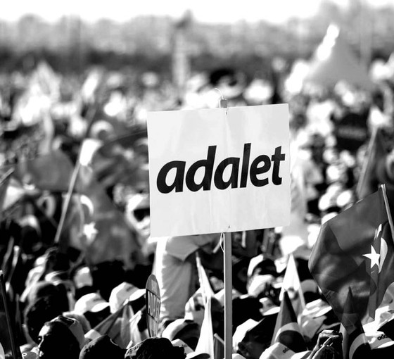 Etik, estetik ve adalet yoksunluğu içinde yaşamak