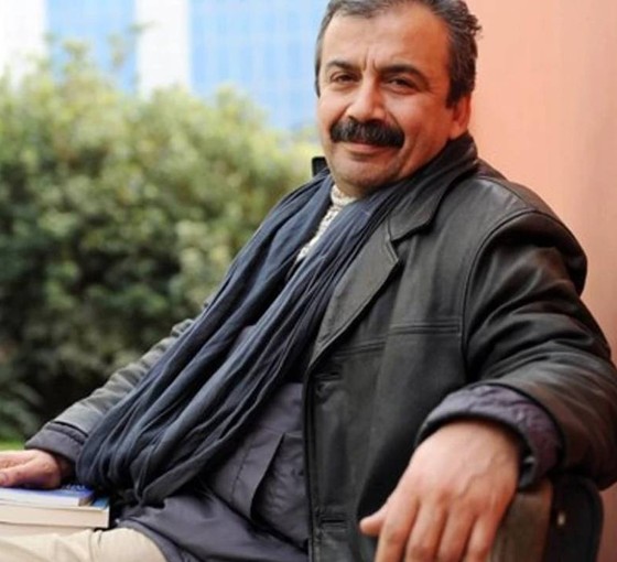 Şu Sırrı Süreyya hiç durmuyor!
