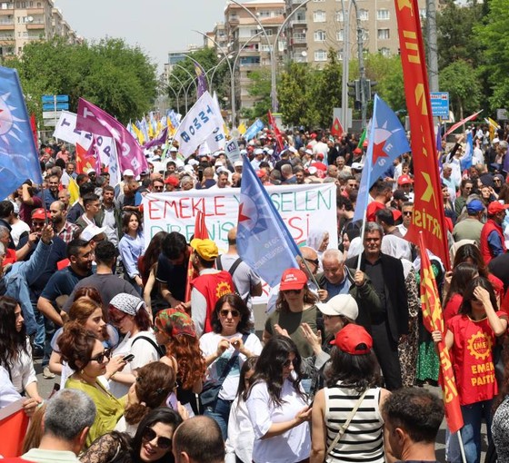 Diyarbakır ve Van'da 1 Mayıs | Bakırhan, Öcalan'ın mesajını paylaştı: Kapitalizm umudumuzu çalıyor