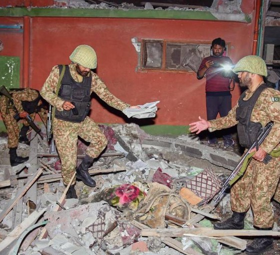 Hindistan'dan Pakistan ve Keşmir'e askeri operasyon: En az 26 ölü