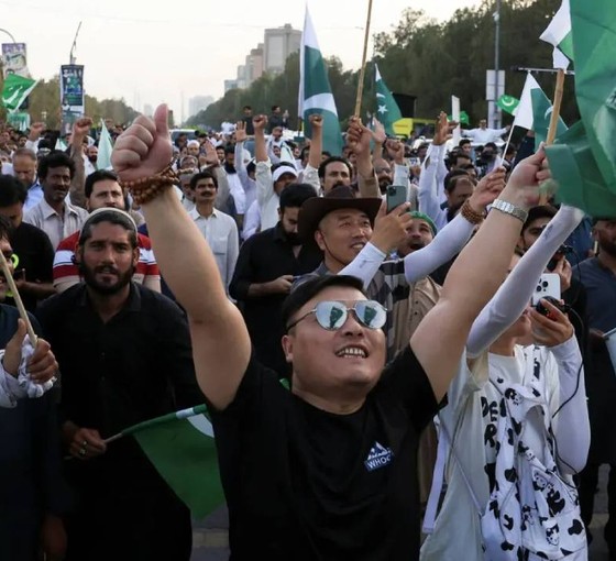 Hindistan ile Pakistan savaşın eşiğinden döndü