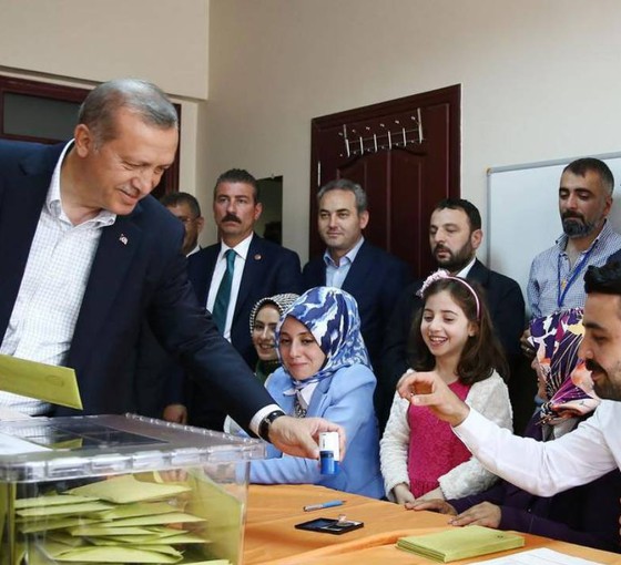 Seçimli padişahlık rejimi iflas etti