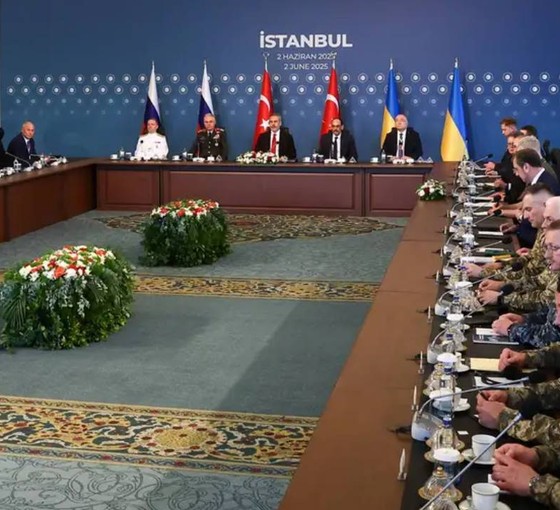 Rusya-Ukrayna görüşmesi: Cephede saldırılar sürerken taraflar masada anlaştı