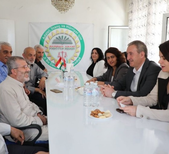 “Kürt siyasi partileri Öcalan’la görüşmek istiyor”