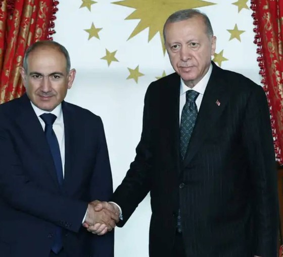 Dolmabahçe'de 'tarihi' görüşme: Erdoğan, Ermenistan Başbakanı Paşinyan ile görüştü