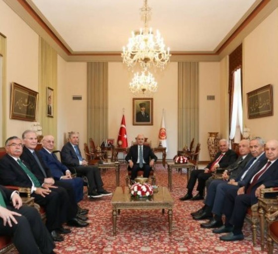 Numan Kurtulmuş komisyon görüşmelerine başladı: Grup başkanvekilleri ve Meclis eski başkanları ile toplantı
