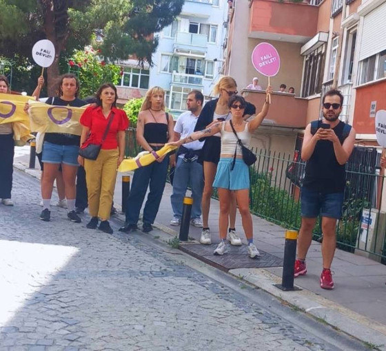23. İstanbul Onur Yürüyüşü'ne polis müdahalesi: En az 40 gözaltı