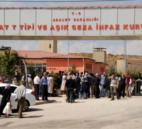 Tedavisi engellenen 70 yaşındaki hasta tutuklu görme yetisini kaybetti