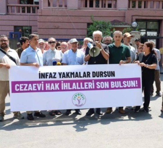 DEM Parti, Adalet Bakanlığı önünde eylem: Hasta tutuklular ile ilgili süreç yavaş ilerliyor