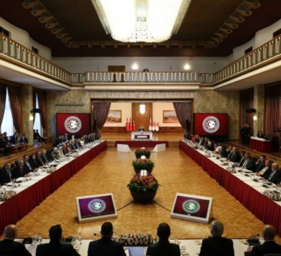 Komisyonda konuşan Yıldırım'dan 'üniter devlet' ve 'Adem'i merkeziyet' vurgusu