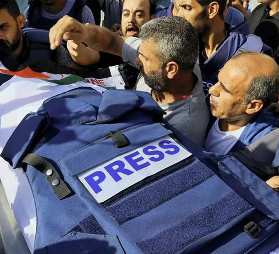 Gazze'de katledilen gazeteciler için uluslararası dayanışma: Gazeteler ilk sayfalarını kararttı