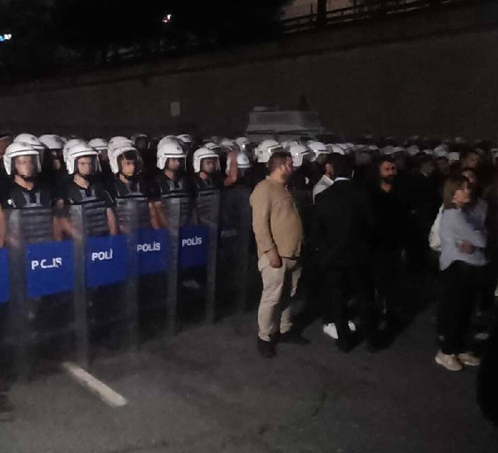 CHP İstanbul İl Başkanlığı polis ablukasında: Valilikten yasak kararı